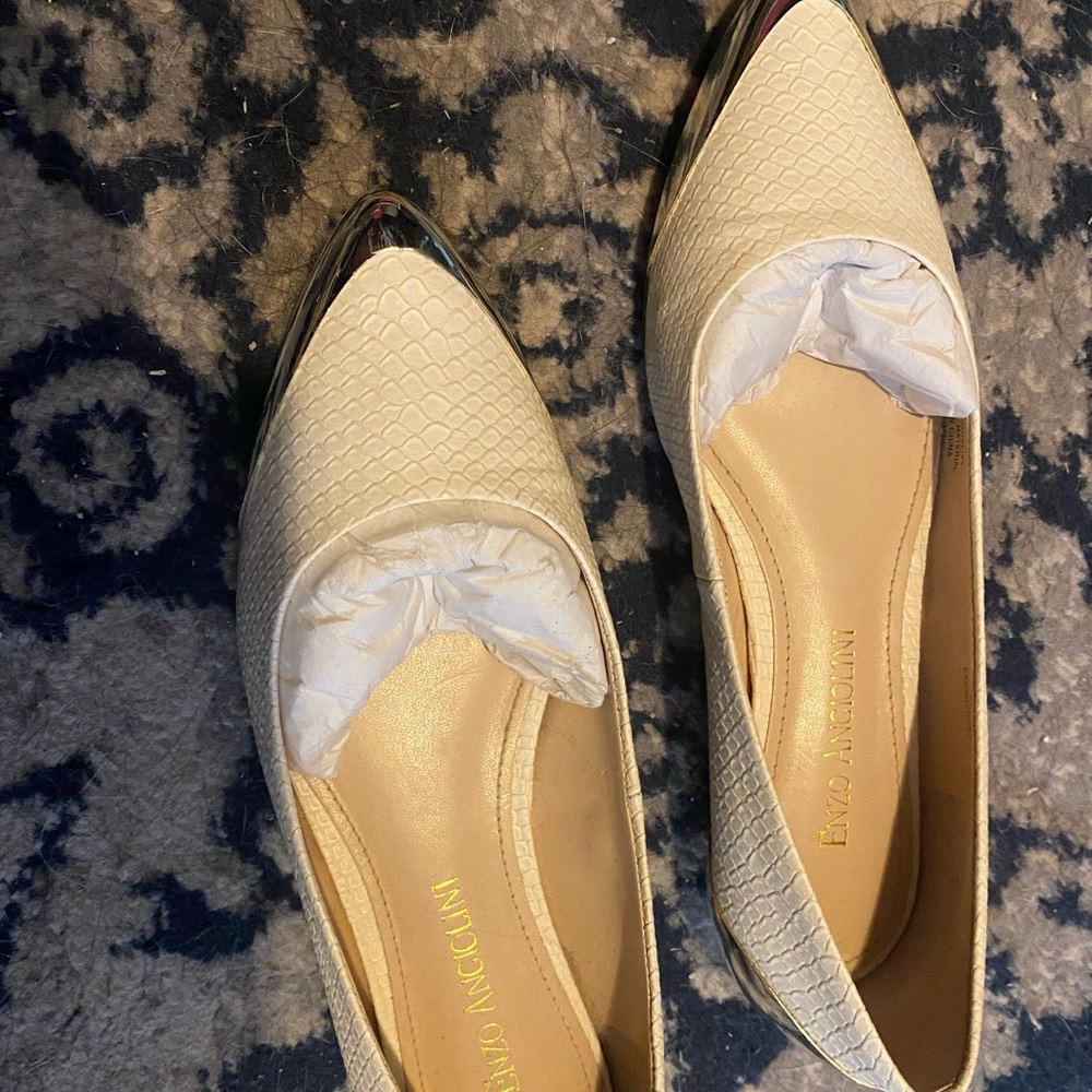 Enzo Angiolini flats 5M/pre-owned in good condition.